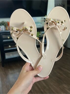 Women’s Nude Bow Stud Thong Sandals